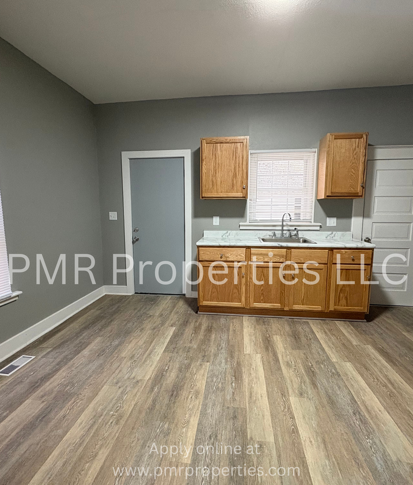 1520 Mitchell Ave - Photo 7 of 17