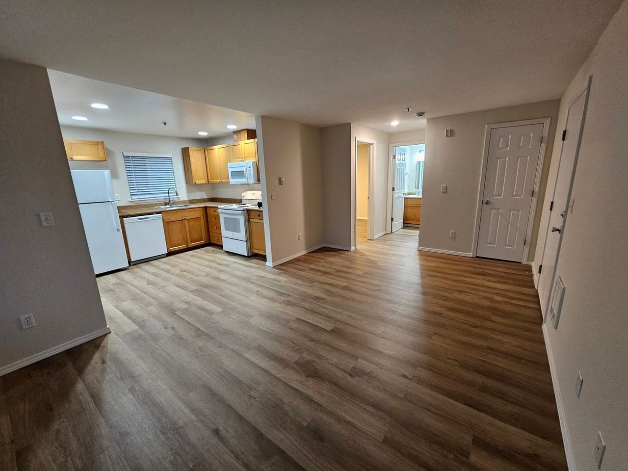 Deco Apartments - Photo 3 of 8