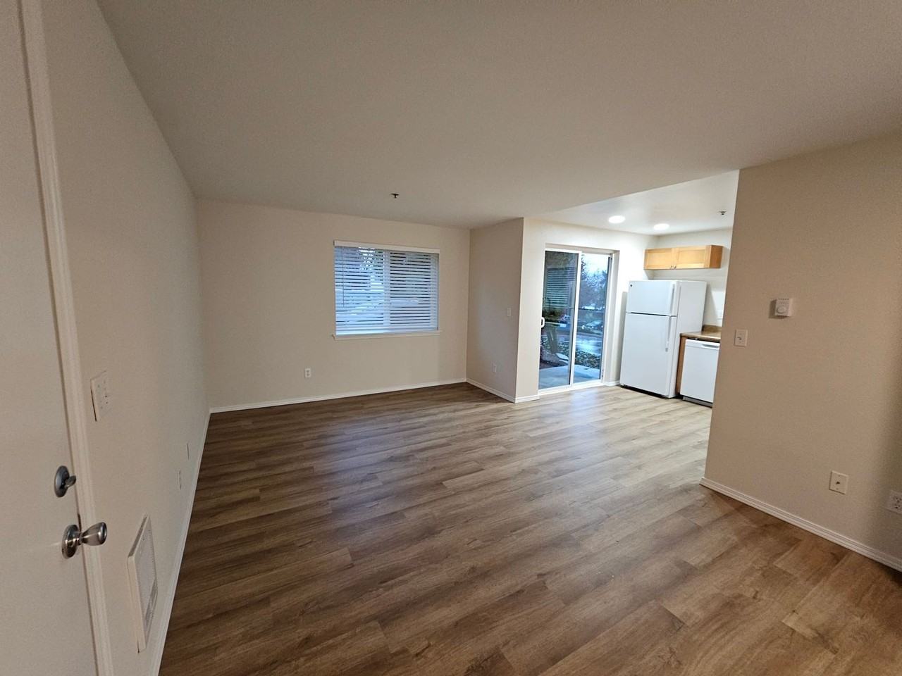 Deco Apartments - Photo 4 of 8