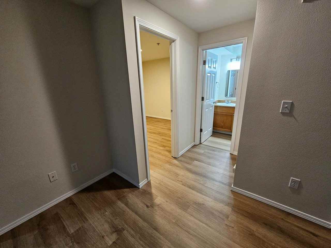 Deco Apartments - Photo 6 of 8