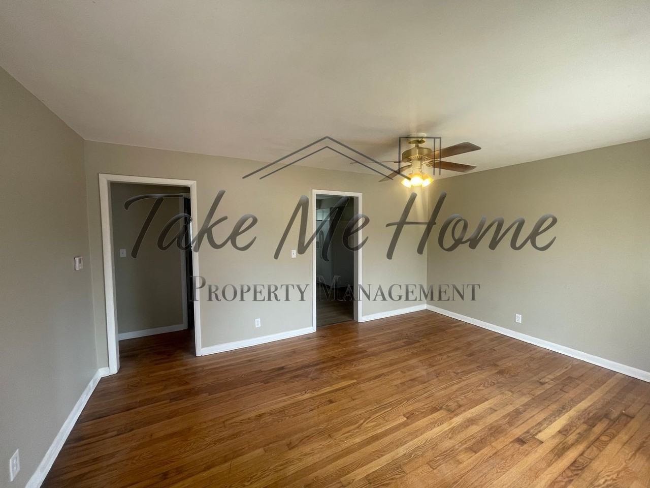 2042 S Hampton Ave - Photo 2 of 6