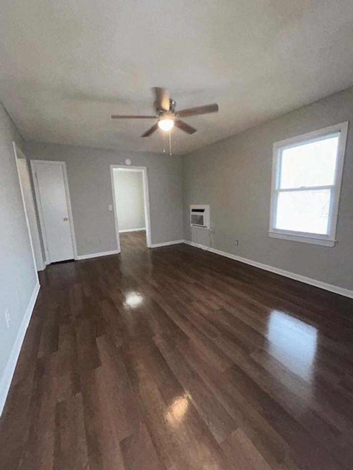 123 Calvin Ct Apt A - Photo 3 of 11