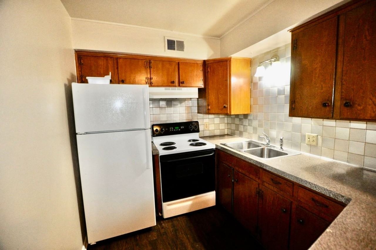 202 E Oak St #4 - Photo 6 of 7