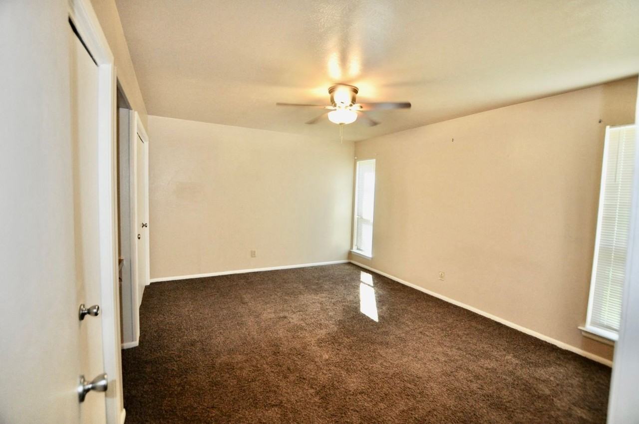202 E Oak St #4 - Photo 7 of 7