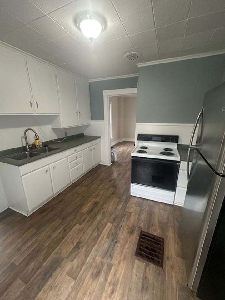 496 Union Ave - Photo 4 of 7