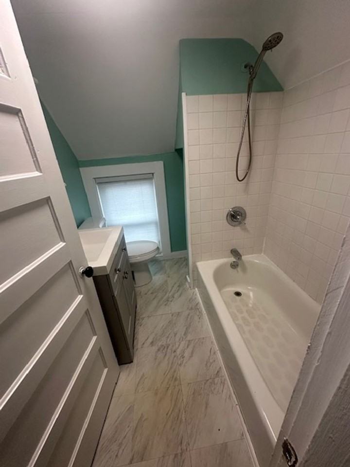 496 Union Ave - Photo 6 of 7