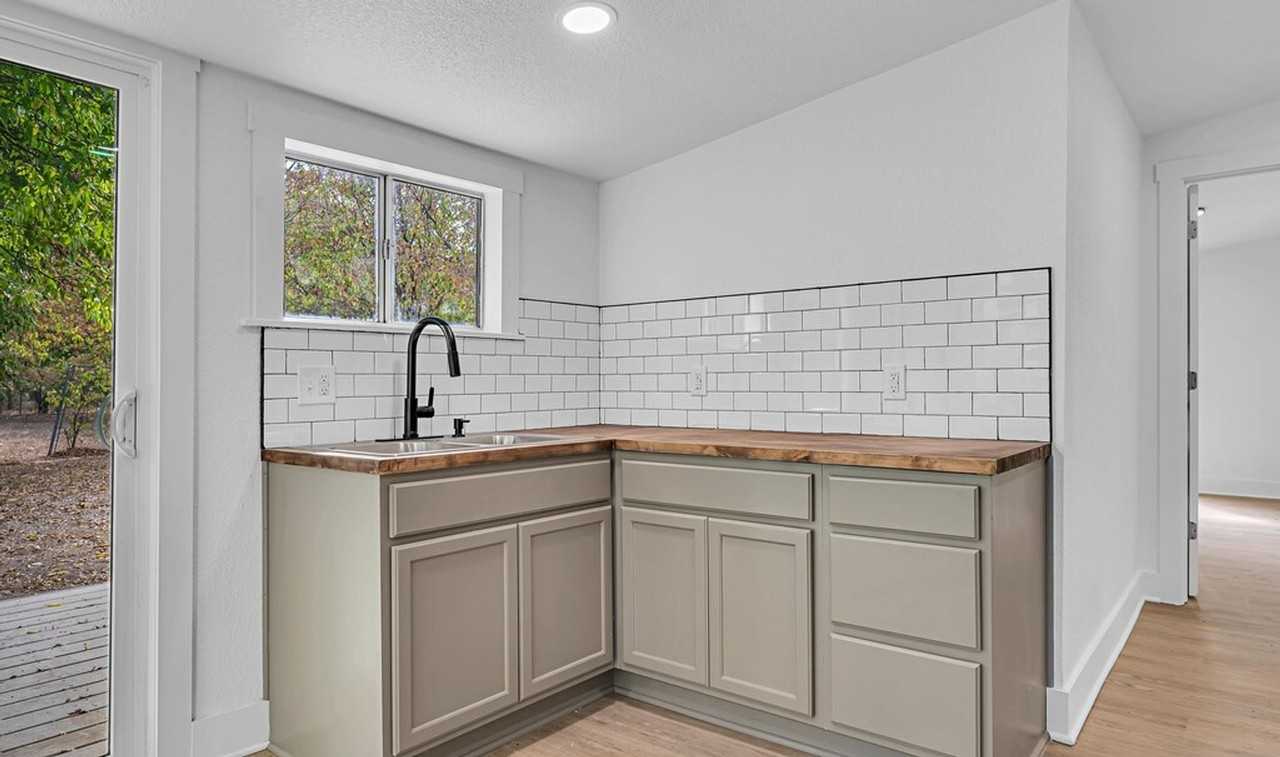 716 N 13th St - Photo 4 of 7