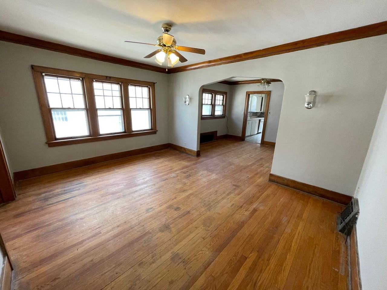 4273 Wirt St - Photo 2 of 17