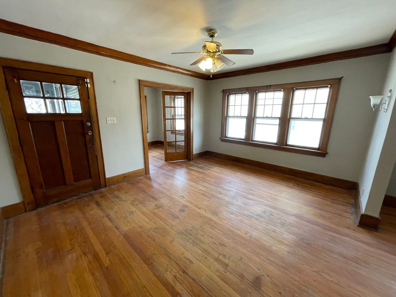 4273 Wirt St - Photo 3 of 17