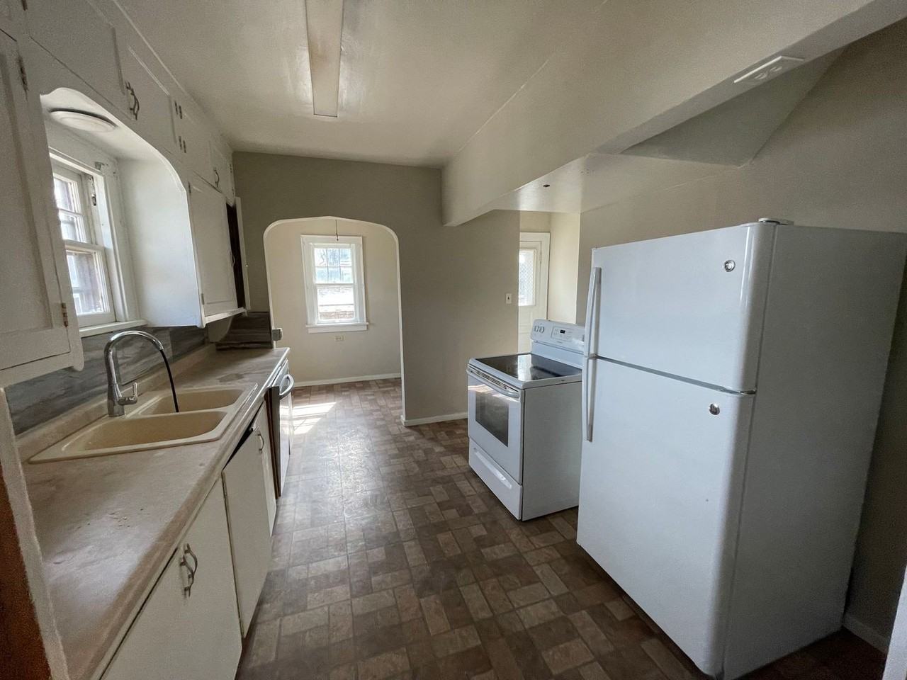 4273 Wirt St - Photo 4 of 17