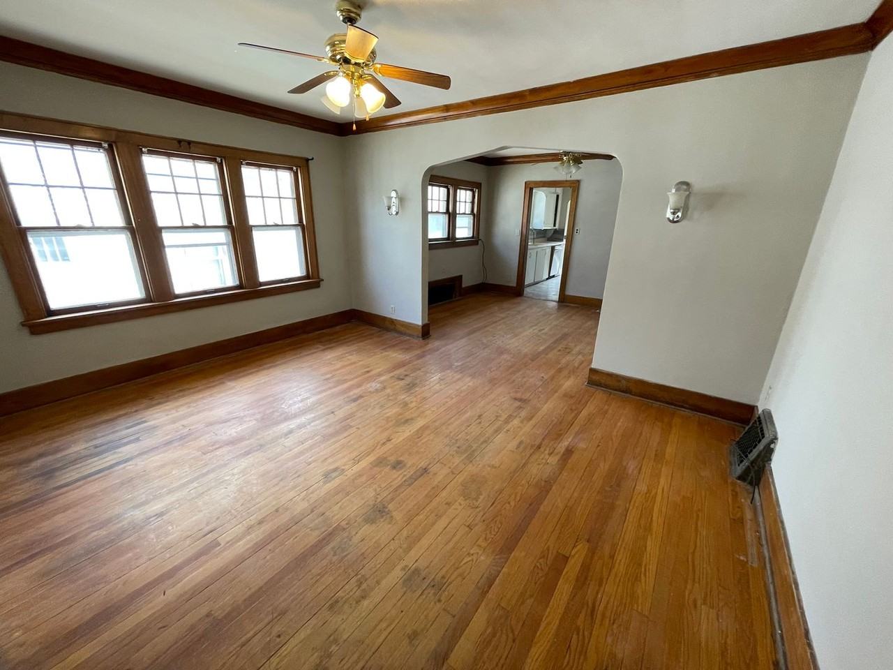 4273 Wirt St - Photo 7 of 17