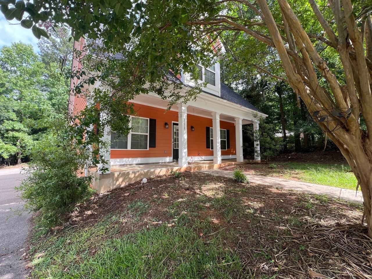 111 E Paces Dr - Photo 3 of 8