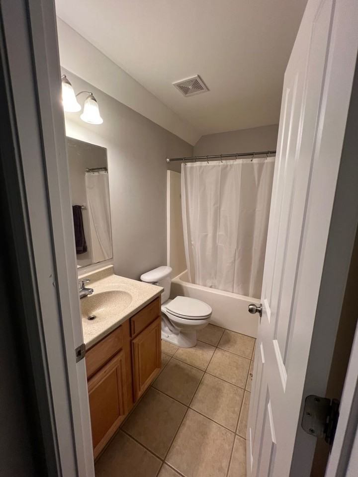 111 E Paces Dr - Photo 6 of 8