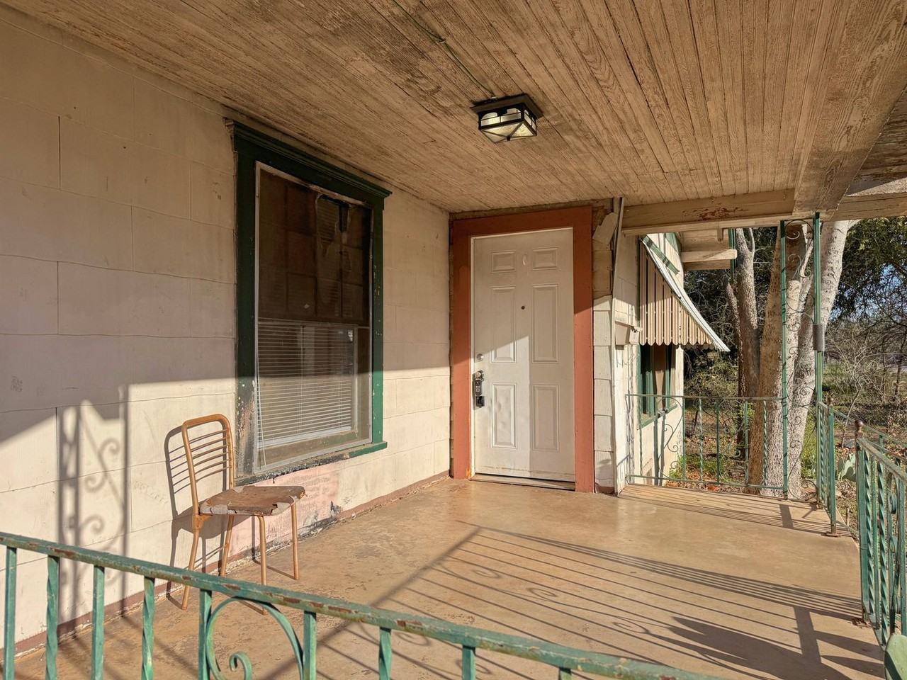 1604 Britain St - Photo 2 of 23