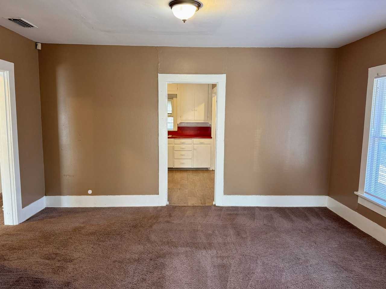 1604 Britain St - Photo 6 of 23