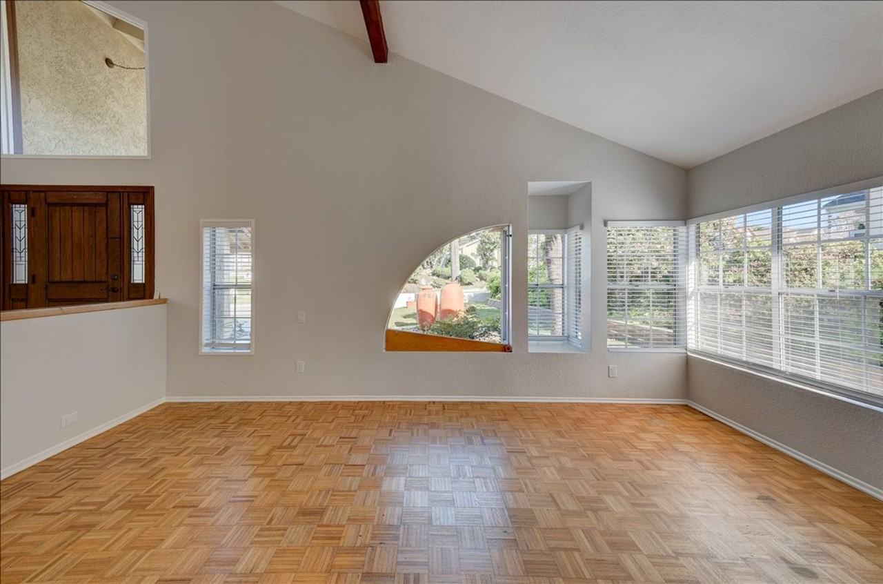 407 Village Center Dr - Photo 3 of 31