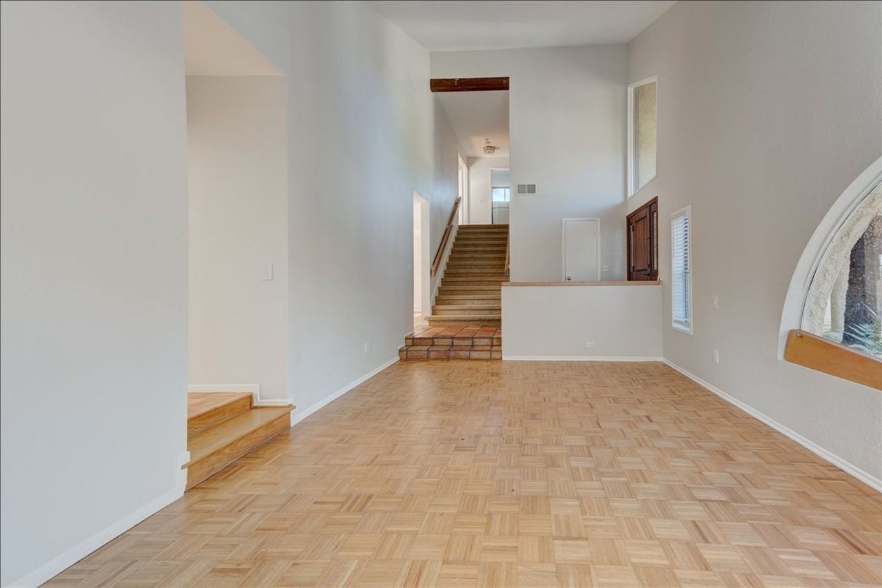 407 Village Center Dr - Photo 4 of 31