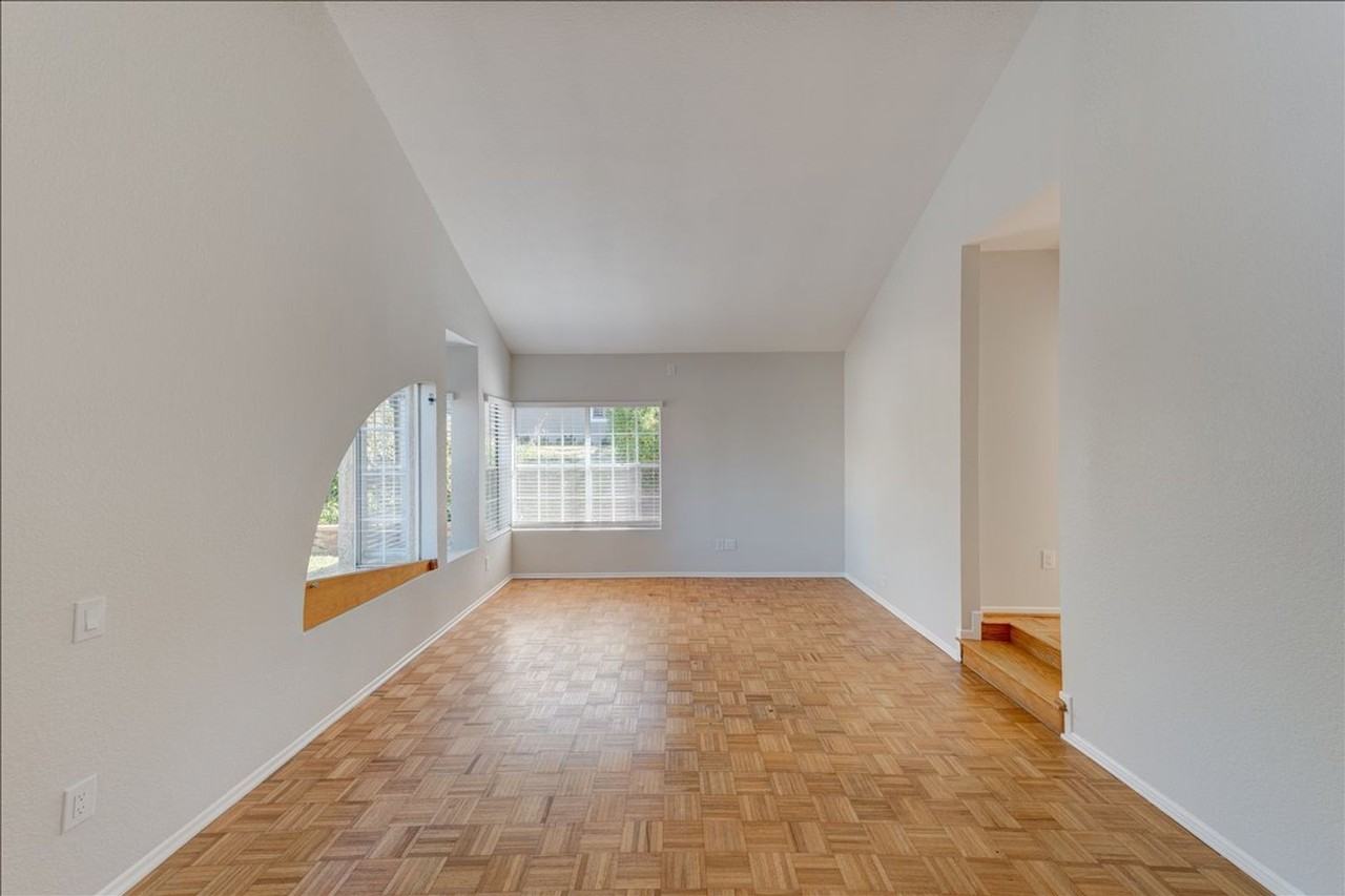 407 Village Center Dr - Photo 5 of 31