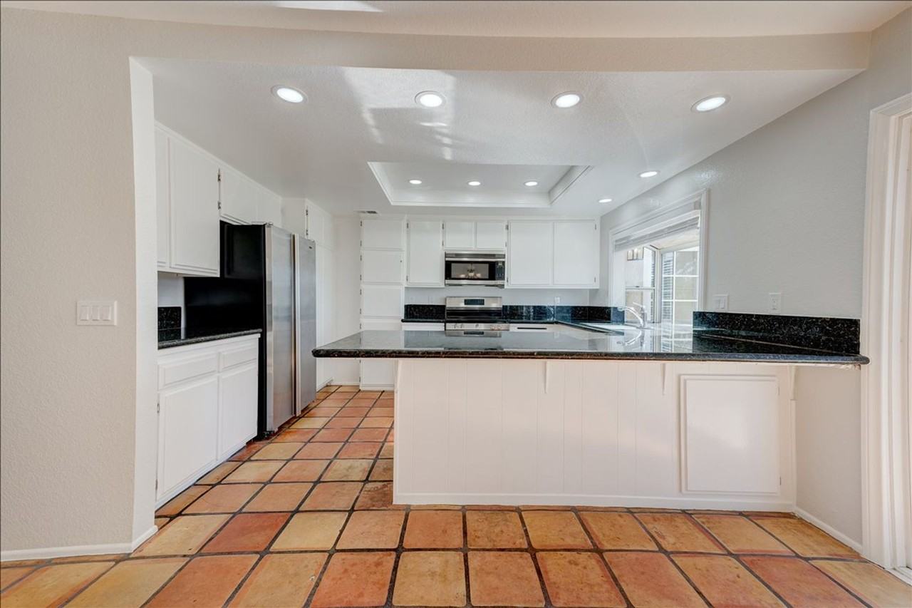 407 Village Center Dr - Photo 7 of 31