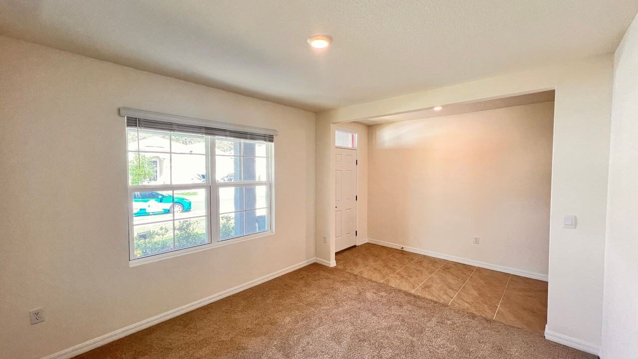 2401 Greenwood Oak Dr - Photo 6 of 50