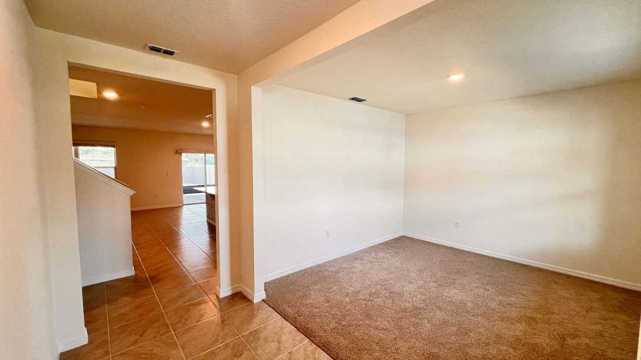 2401 Greenwood Oak Dr - Photo 7 of 50