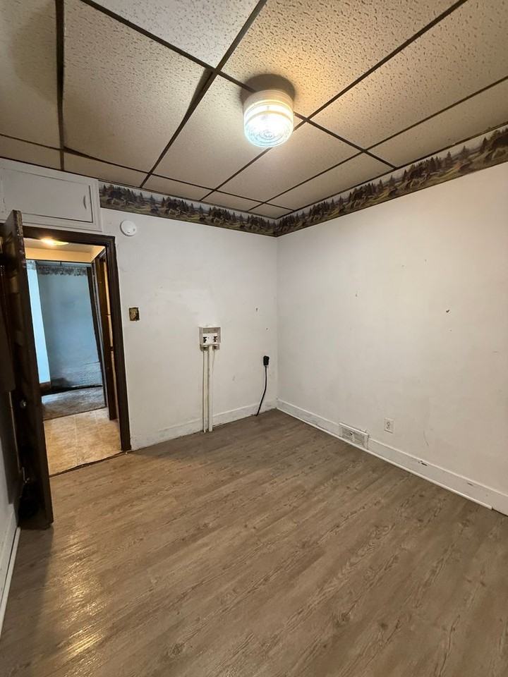 425 4th St - Photo 3 of 14