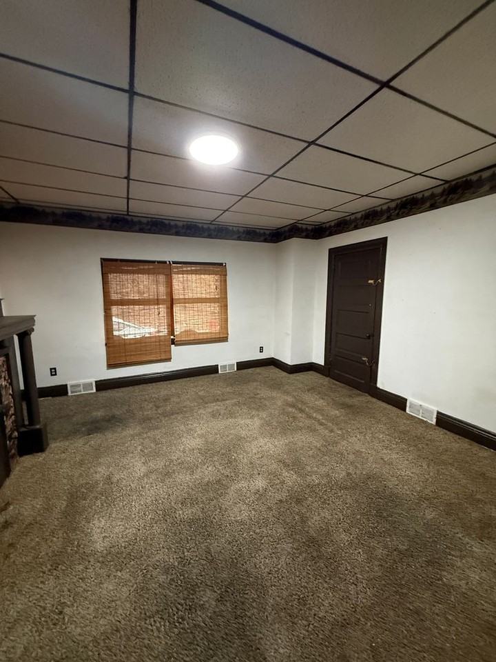 425 4th St - Photo 7 of 14