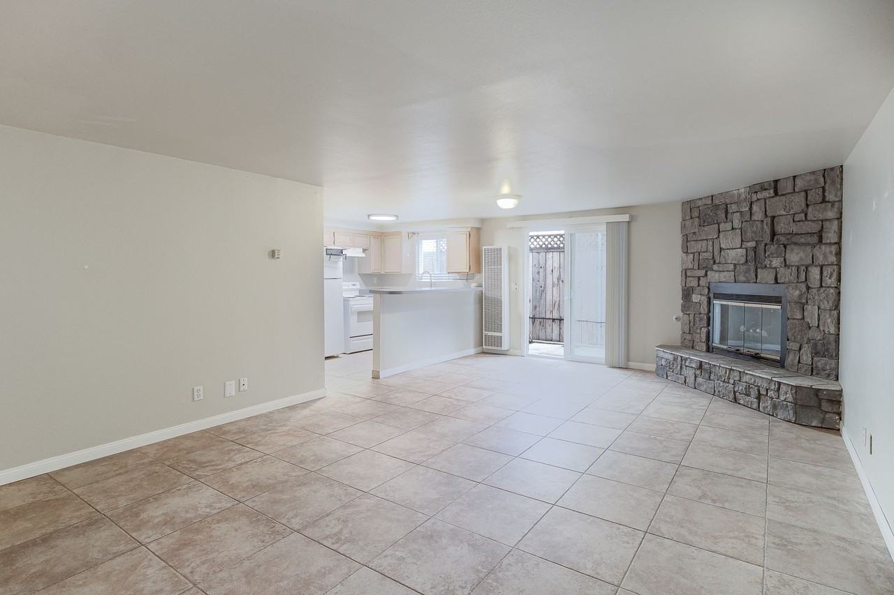 132 Hollywood Ave - Photo 2 of 10