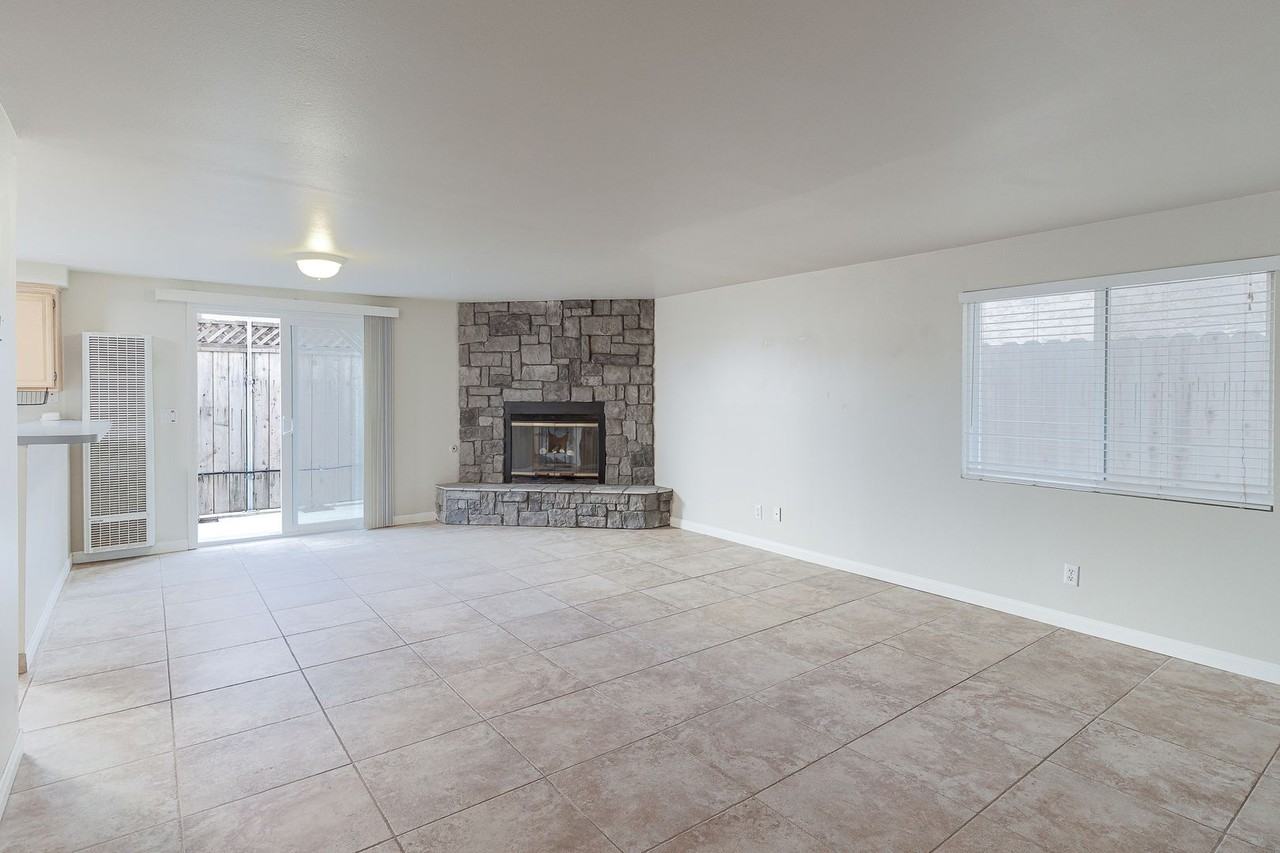 132 Hollywood Ave - Photo 3 of 10