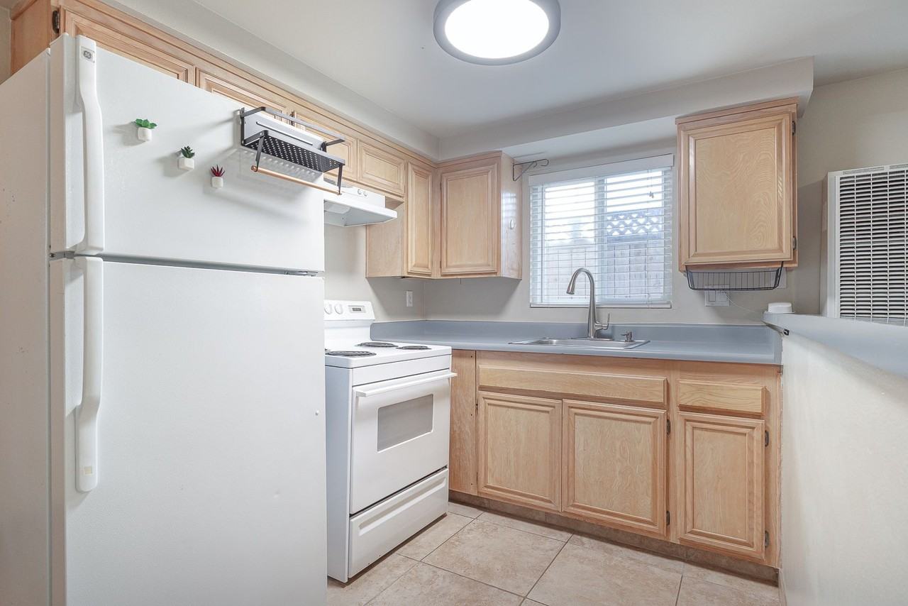 132 Hollywood Ave - Photo 7 of 10