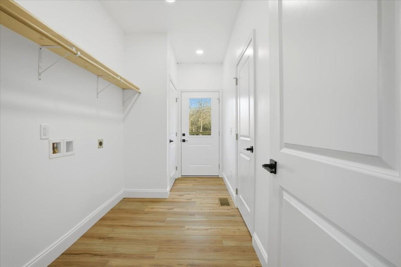 939 Nichols Rd - Photo 3 of 10