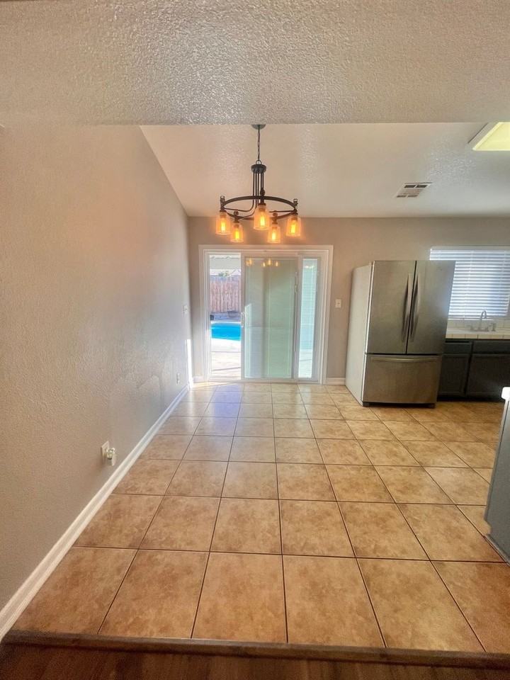 2223 San Luis St - Photo 4 of 21