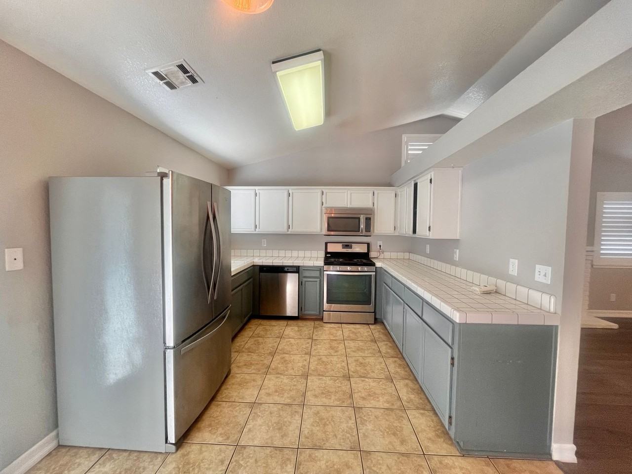 2223 San Luis St - Photo 6 of 21