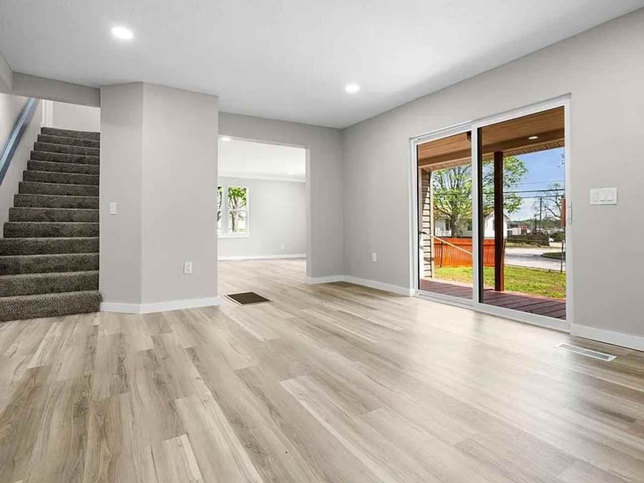 305 N Pike Ave - Photo 4 of 26