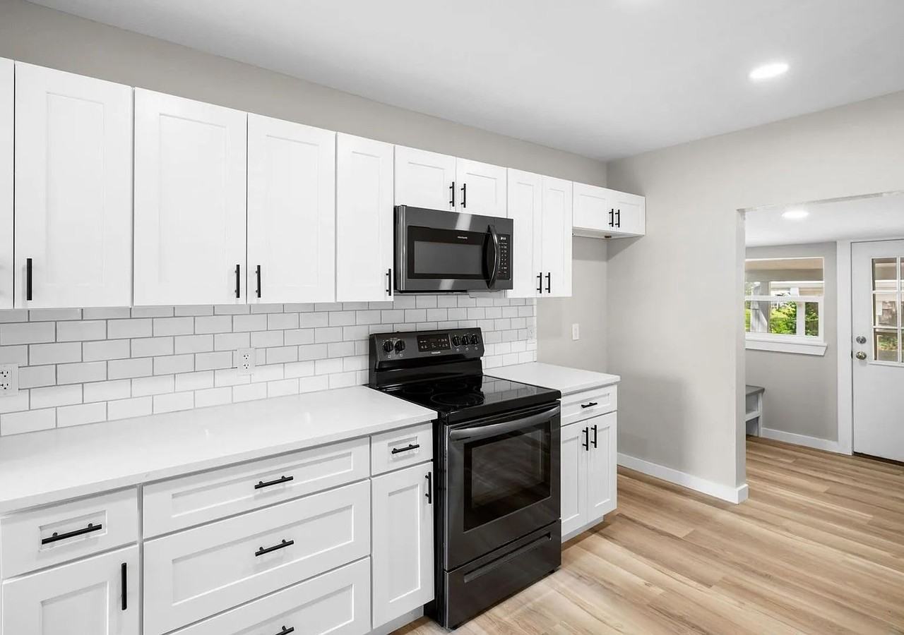 305 N Pike Ave - Photo 7 of 26