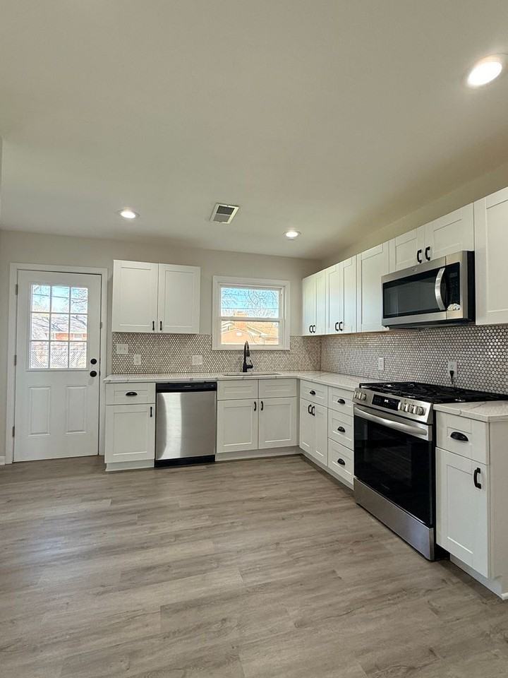 4116 Hughes Dr - Photo 7 of 23