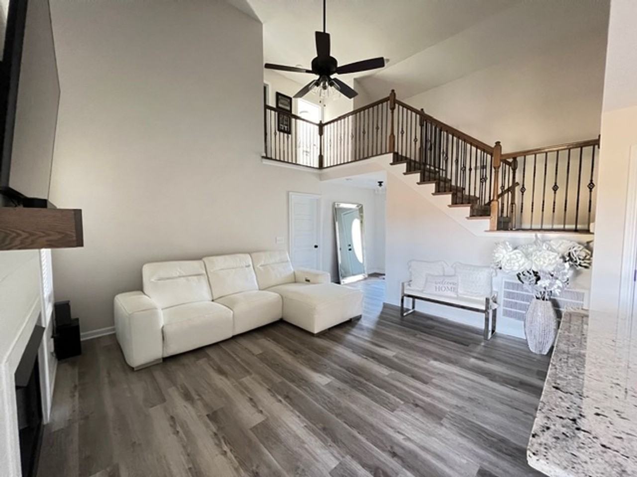 1605 Gramham Ln - Photo 4 of 39