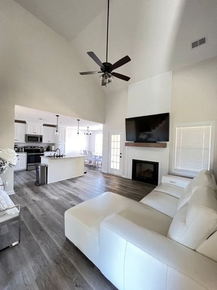 1605 Gramham Ln - Photo 5 of 39