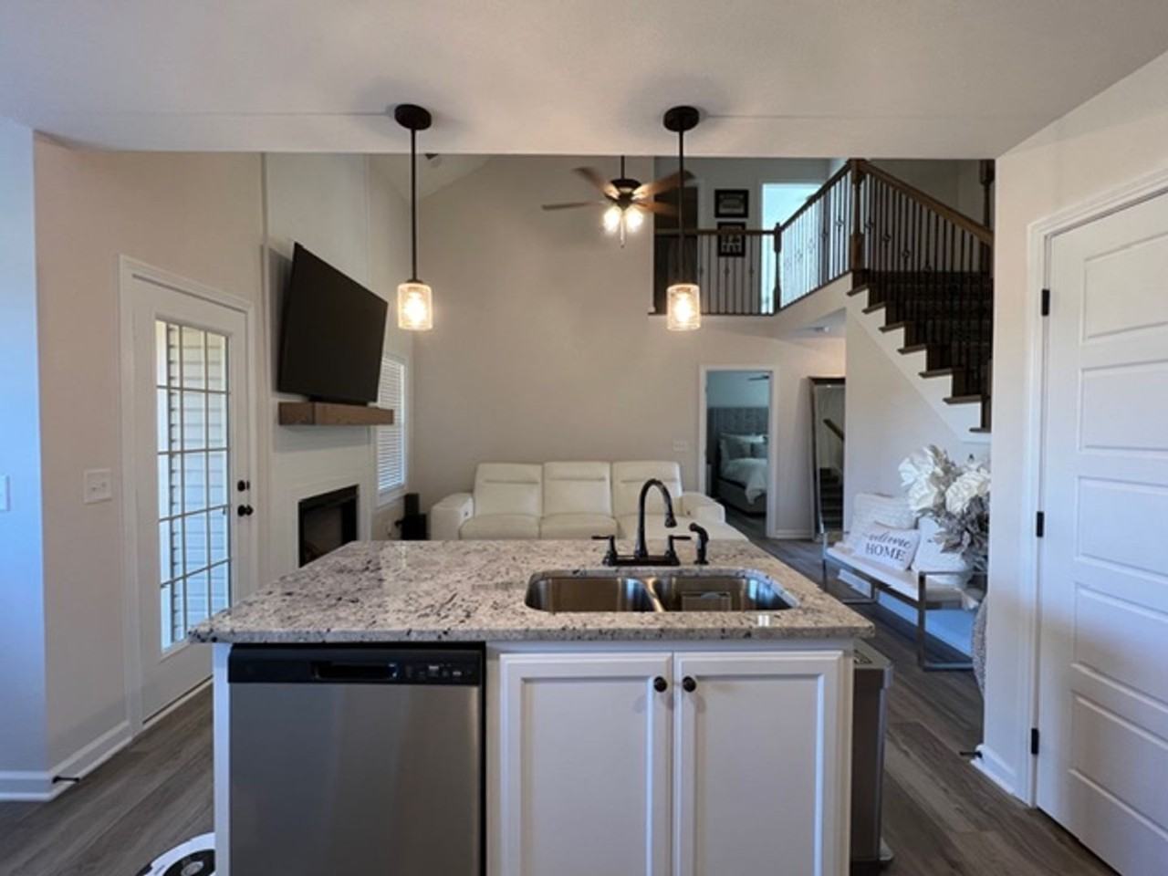 1605 Gramham Ln - Photo 7 of 39