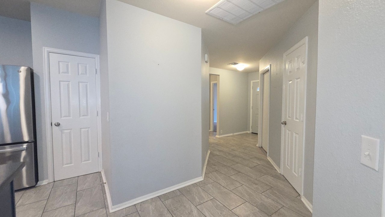 1919 Wormack Way - Photo 3 of 20