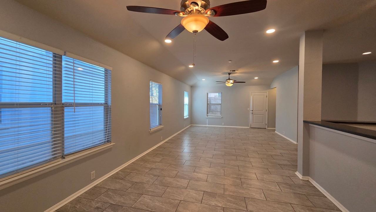 1919 Wormack Way - Photo 4 of 20