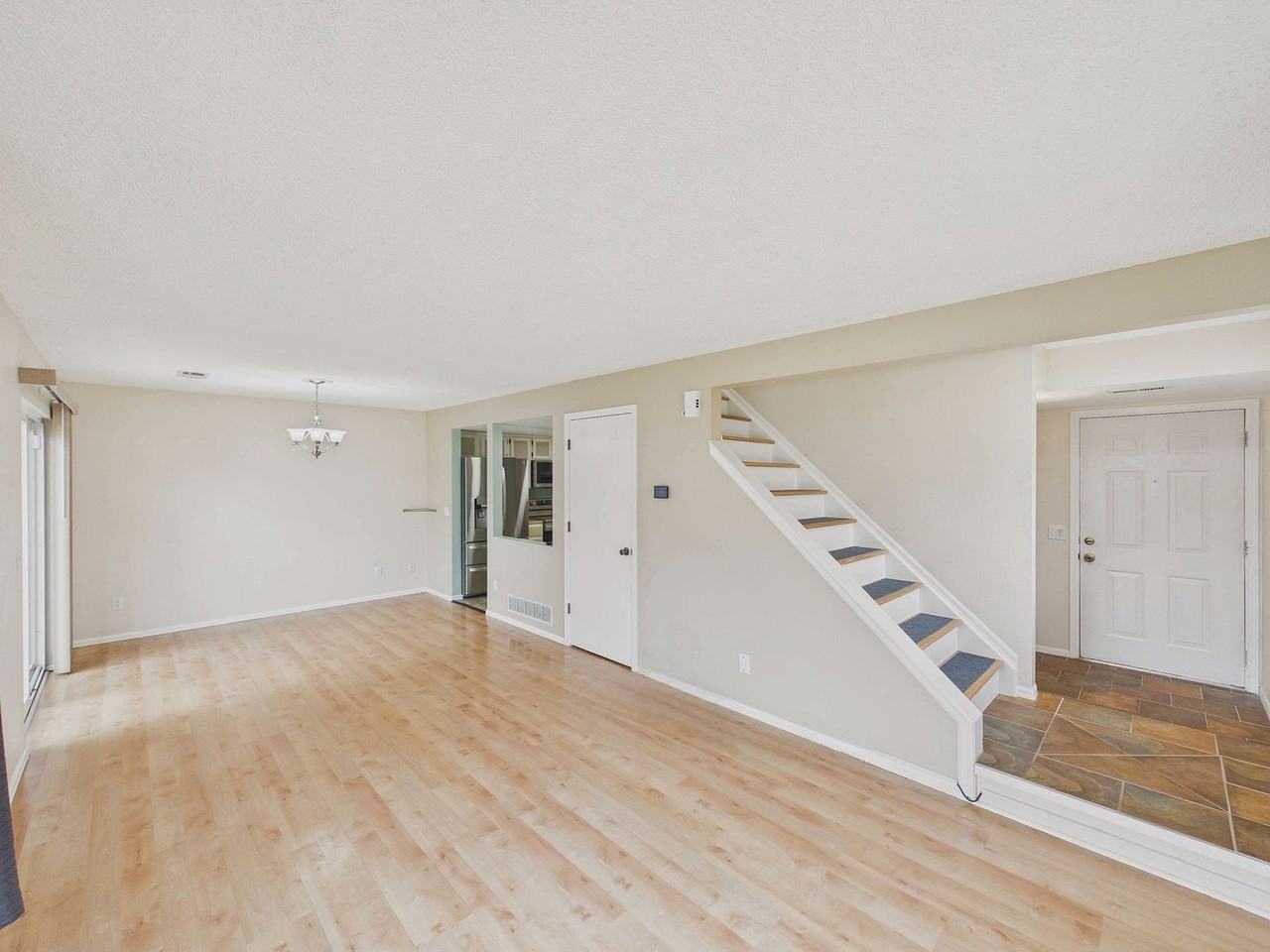 12610 Elm St - Photo 4 of 26