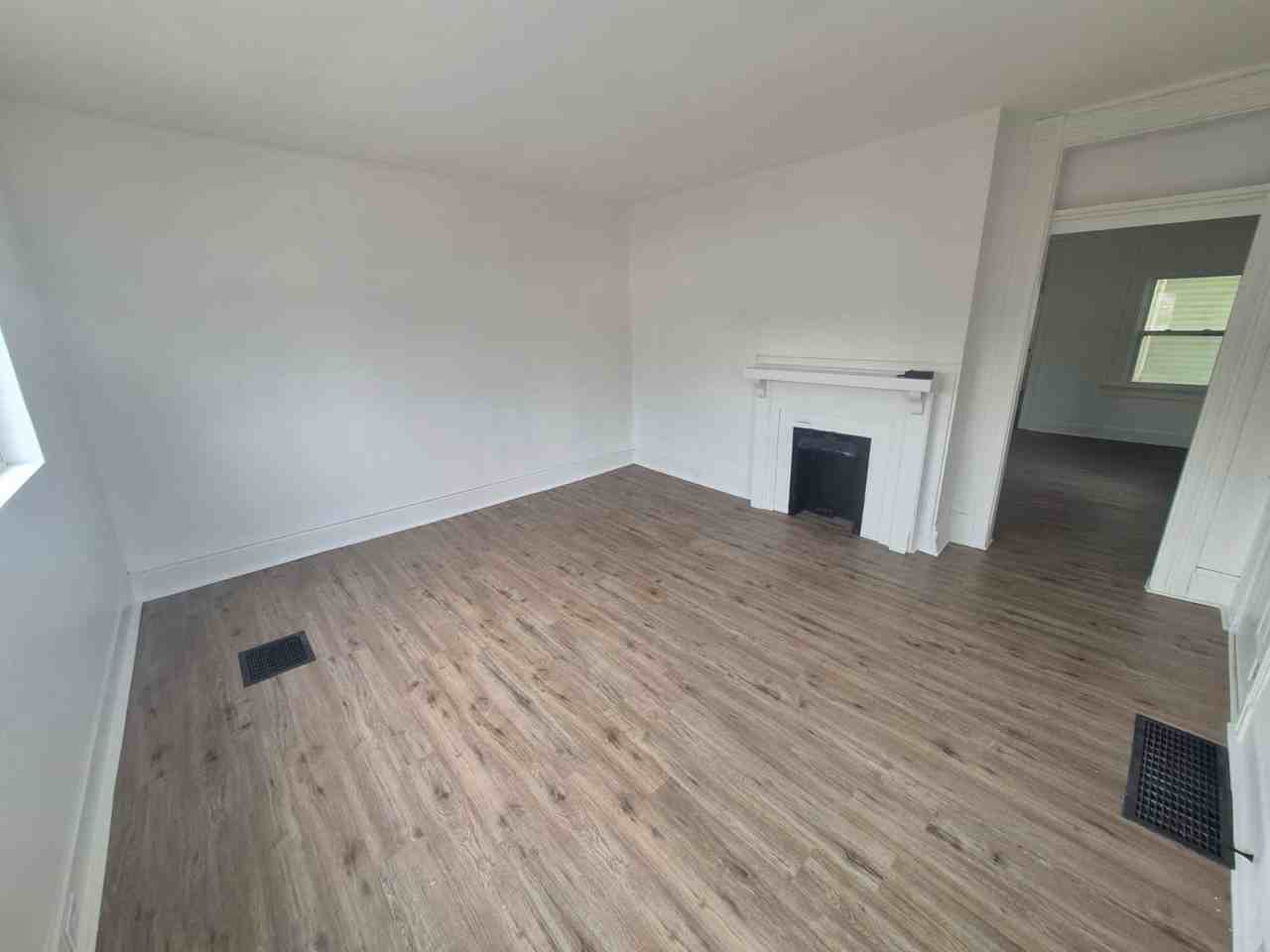 1327 Parkway Ave - Photo 2 of 21