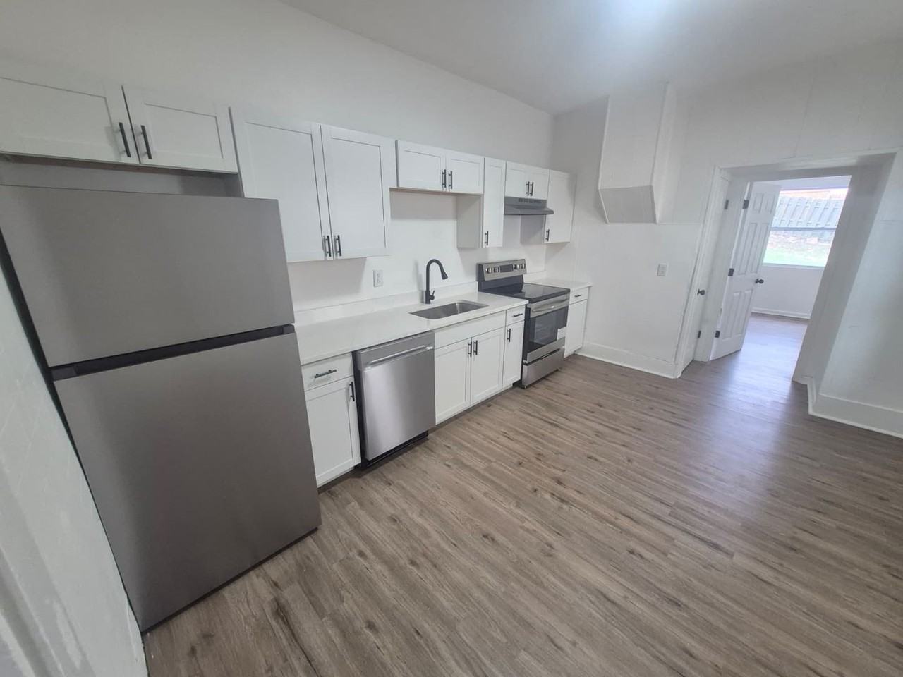 1327 Parkway Ave - Photo 5 of 21