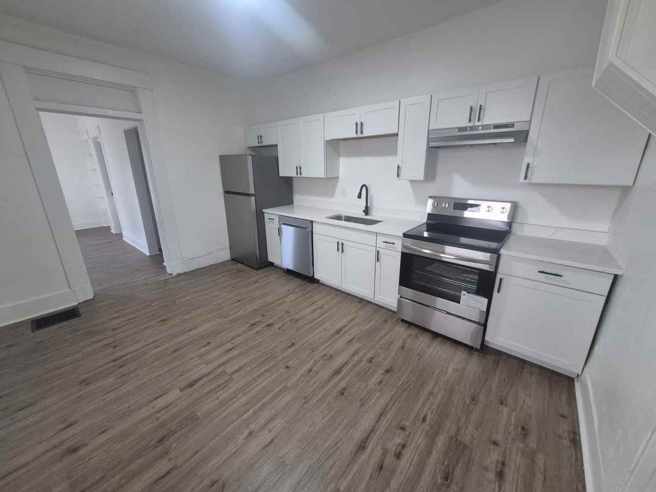 1327 Parkway Ave - Photo 6 of 21