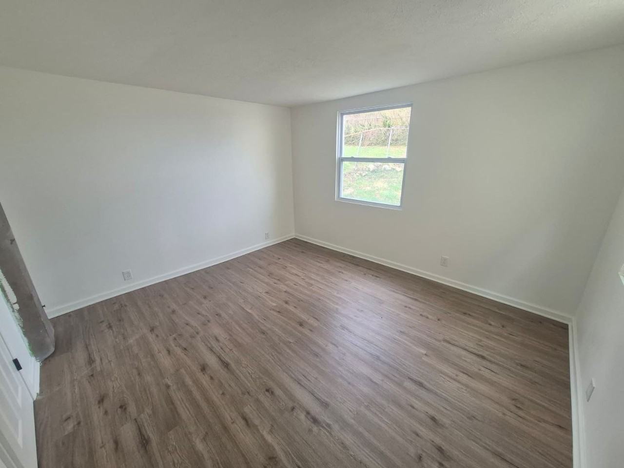 1327 Parkway Ave - Photo 7 of 21