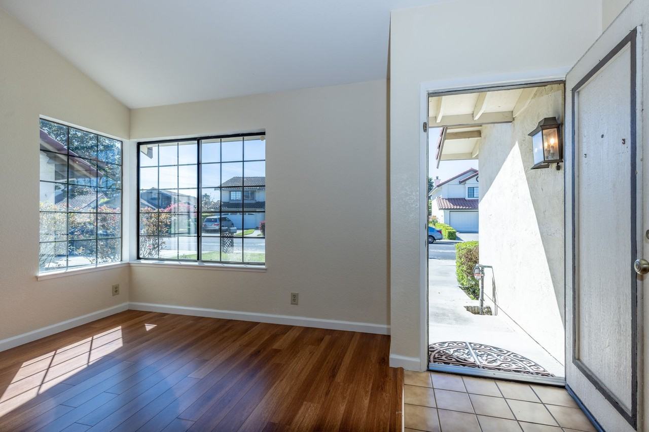 32725 Hilmar St - Photo 4 of 40