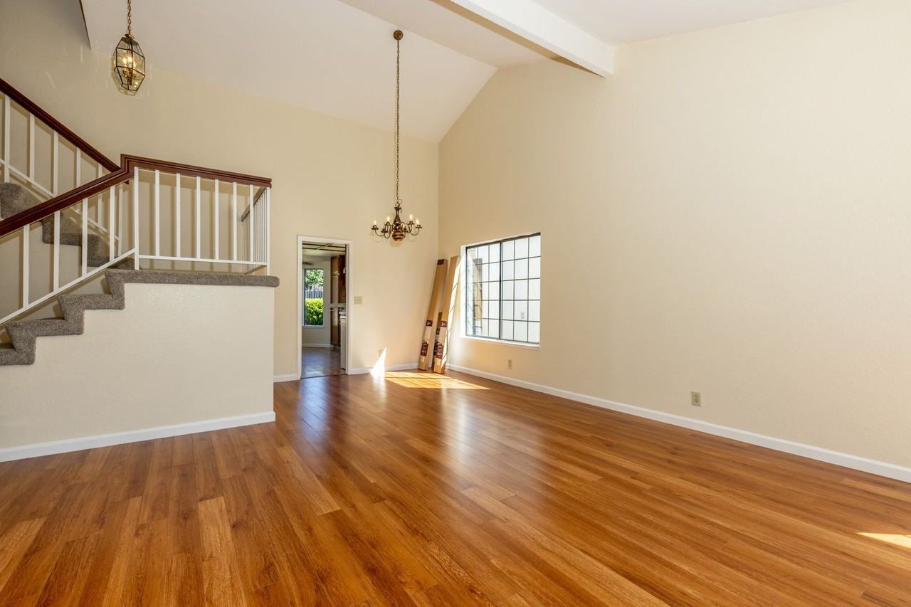 32725 Hilmar St - Photo 5 of 40