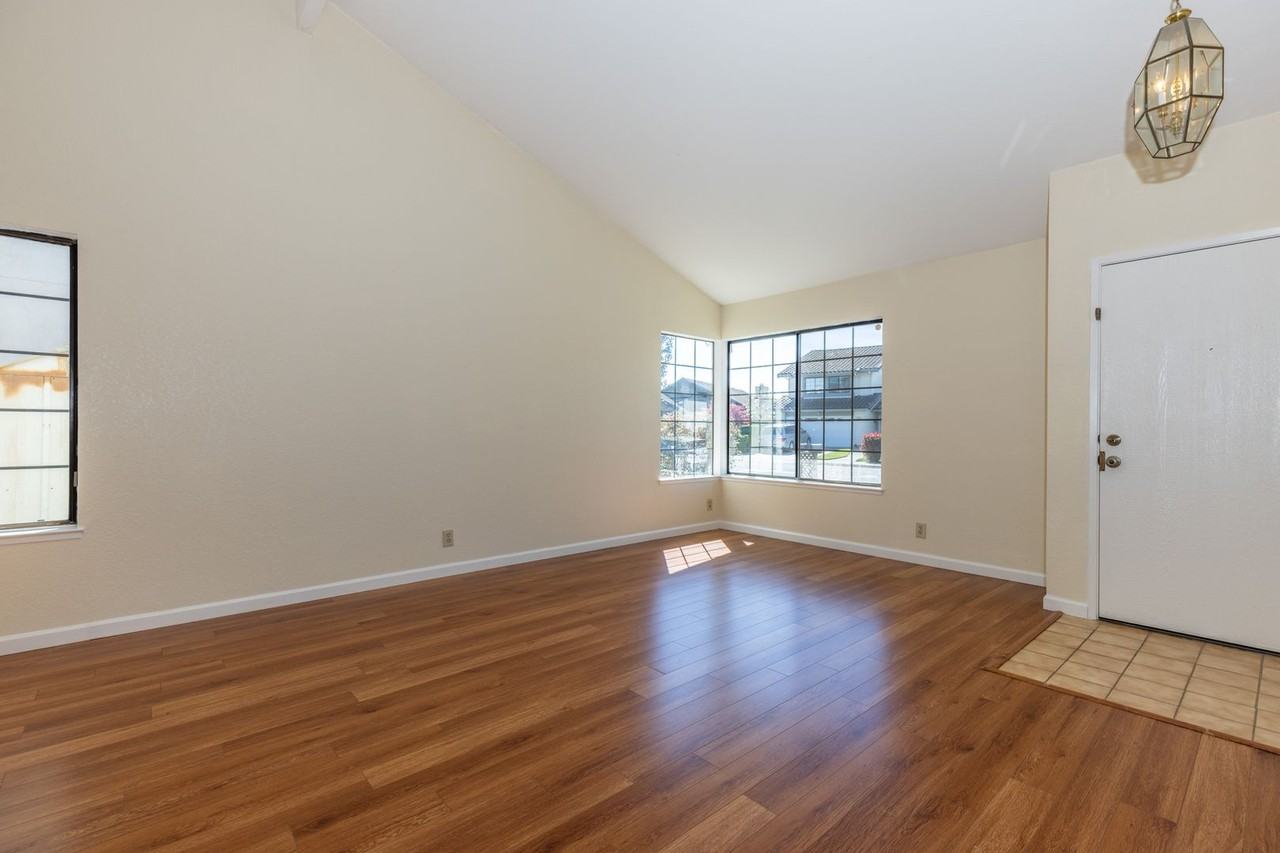 32725 Hilmar St - Photo 6 of 40