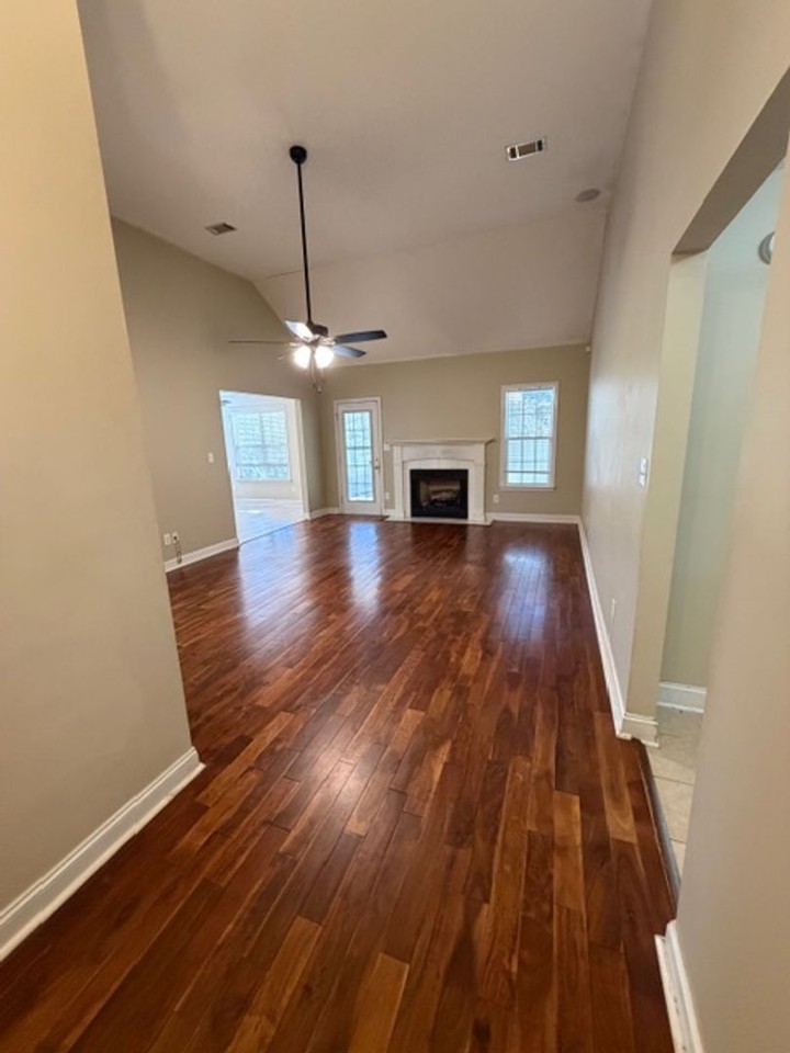 200 Chipper St - Photo 3 of 28